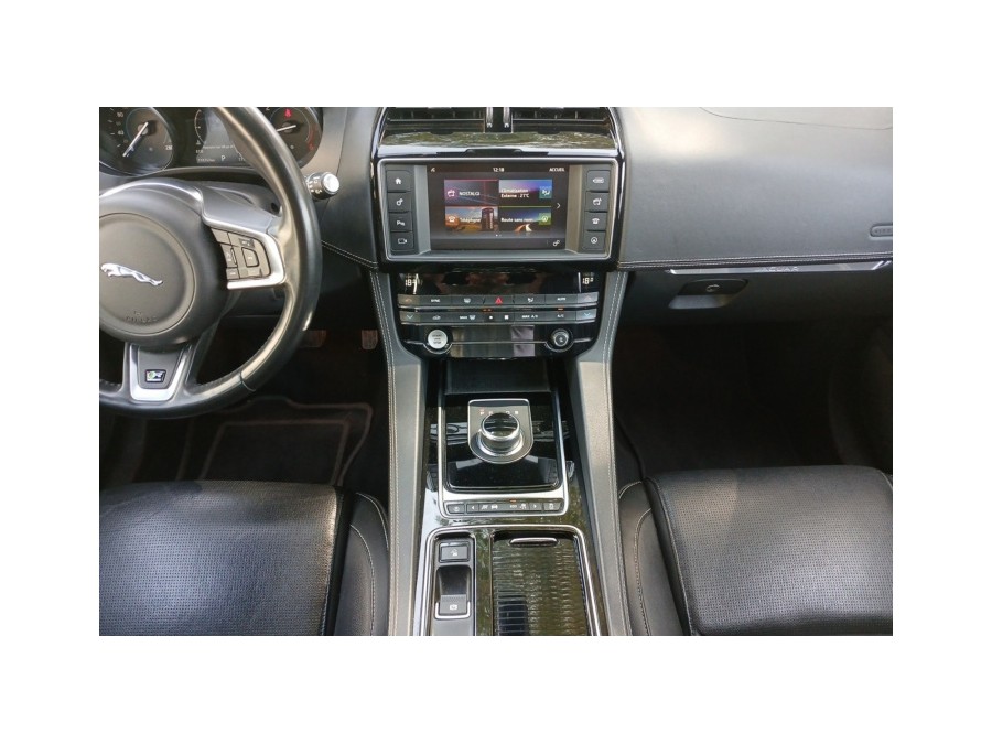 JAGUAR d'occasion F-PACE 2.0D 180 R-SPORT 2WD BVA8 de 2018 La Ciotat