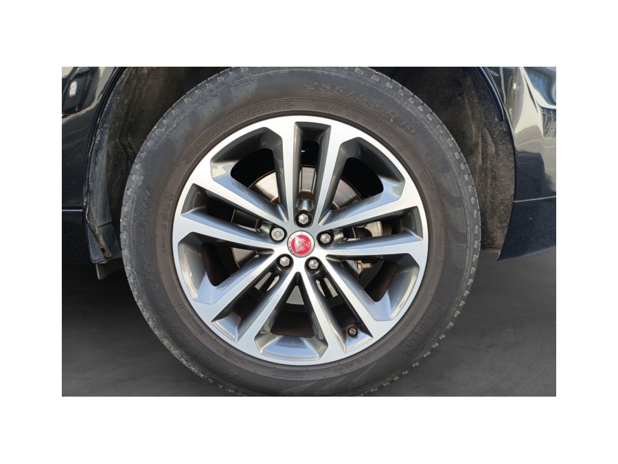 JAGUAR d'occasion F-PACE 2.0D 180 R-SPORT 2WD BVA8 de 2018 La Ciotat