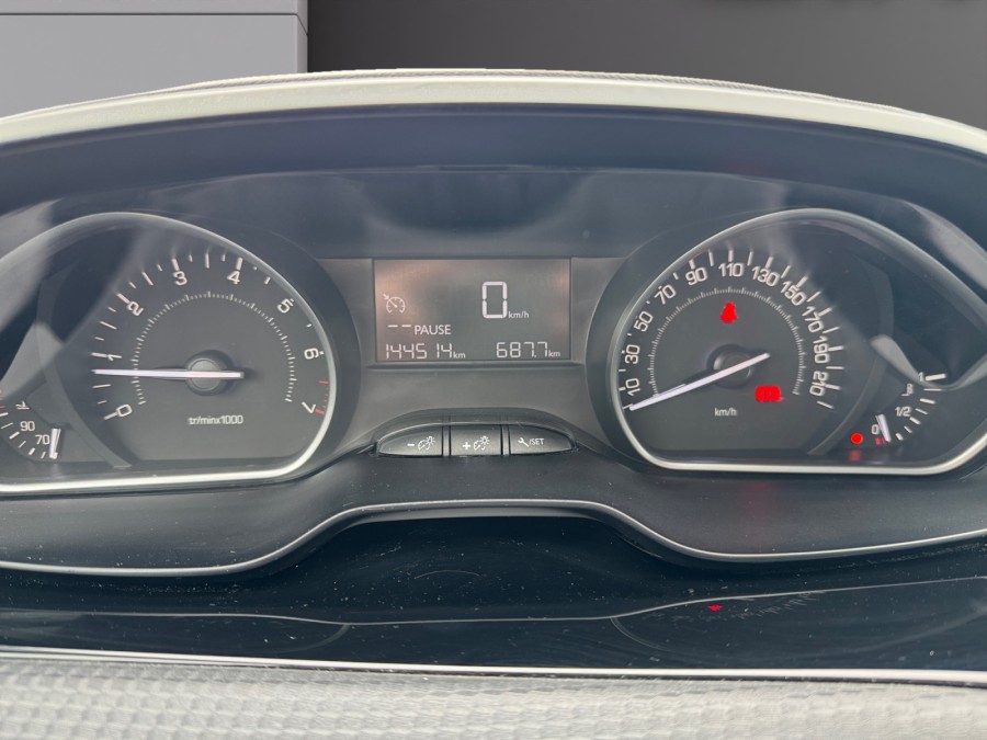 PEUGEOT d'occasion 208 1.2 PURE TECH 82 STYLE de 2016 Orleans (45)﻿