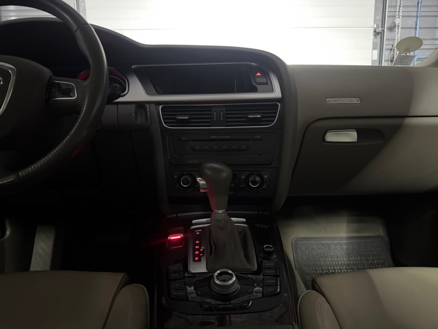 AUDI d'occasion A5 3.0 V6 TDI AMBIENTE QUATTRO TIPTRONIC de 2009 Pau