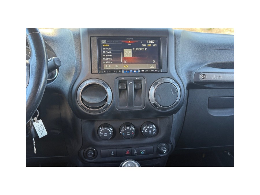 JEEP d'occasion WRANGLER 2.8 CRD 200 SPORT de 2011 La Ciotat (13)﻿