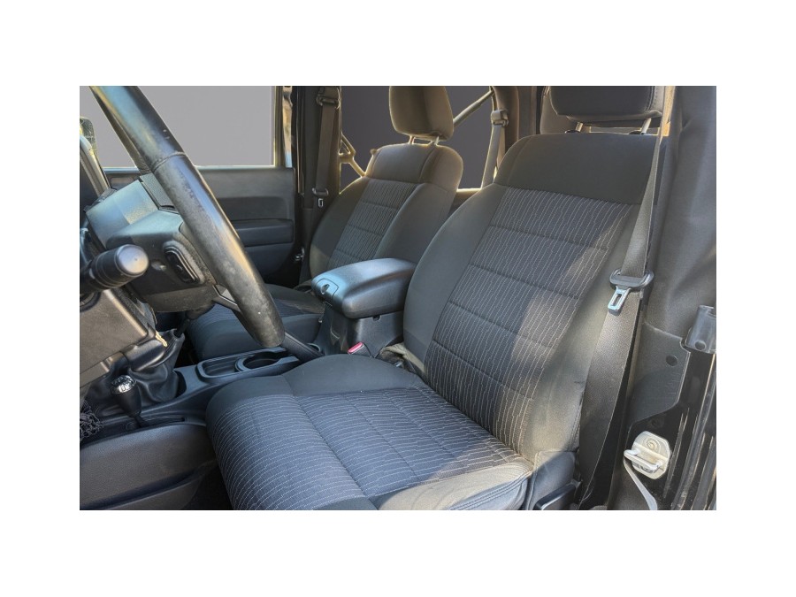 JEEP d'occasion WRANGLER 2.8 CRD 200 SPORT de 2011 La Ciotat (13)﻿