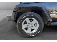 JEEP d'occasion WRANGLER 2.8 CRD 200 SPORT de 2011 La Ciotat (13)﻿