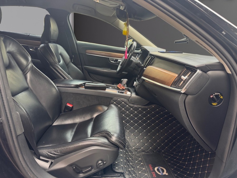 VOLVO d'occasion S90 D4 BUSINESS EXECUTIVE GEARTRONIC de 2019 Cannes