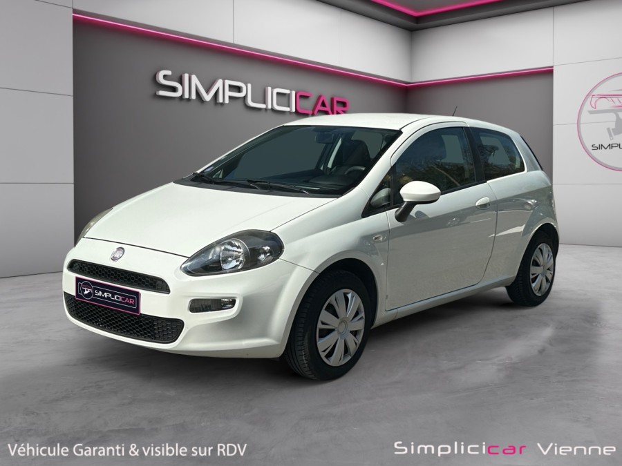 FIAT d'occasion PUNTO 1.2 8V 69 YOUNG de 2012 Vienne (38)﻿