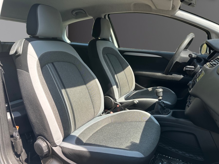 FIAT d'occasion PUNTO 1.2 8V 69 YOUNG de 2012 Vienne (38)﻿