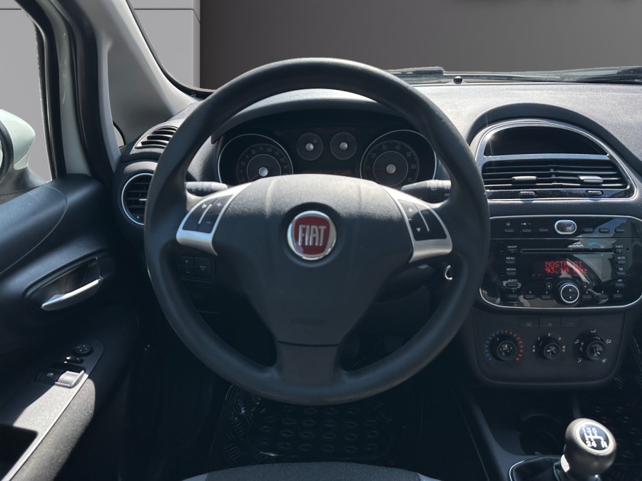 FIAT d'occasion PUNTO 1.2 8V 69 YOUNG de 2012 Vienne (38)﻿