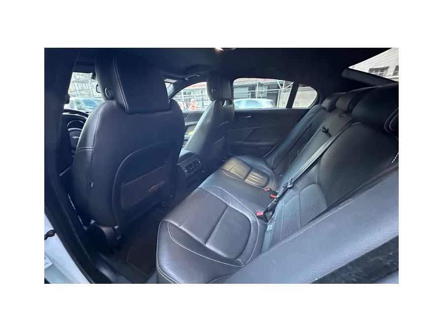 JAGUAR d'occasion XE 2.0L D 180 PURE BA de 2015 Paris 15 (75)﻿