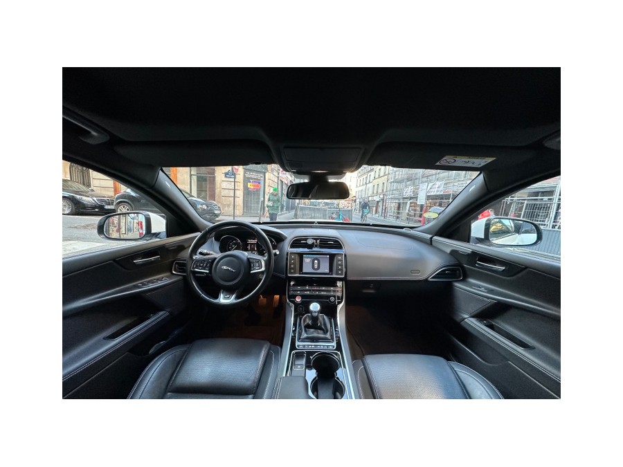 JAGUAR d'occasion XE 2.0L D 180 PURE BA de 2015 Paris 15 (75)﻿