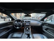 JAGUAR d'occasion XE 2.0L D 180 PURE BA de 2015 Paris 15 (75)﻿