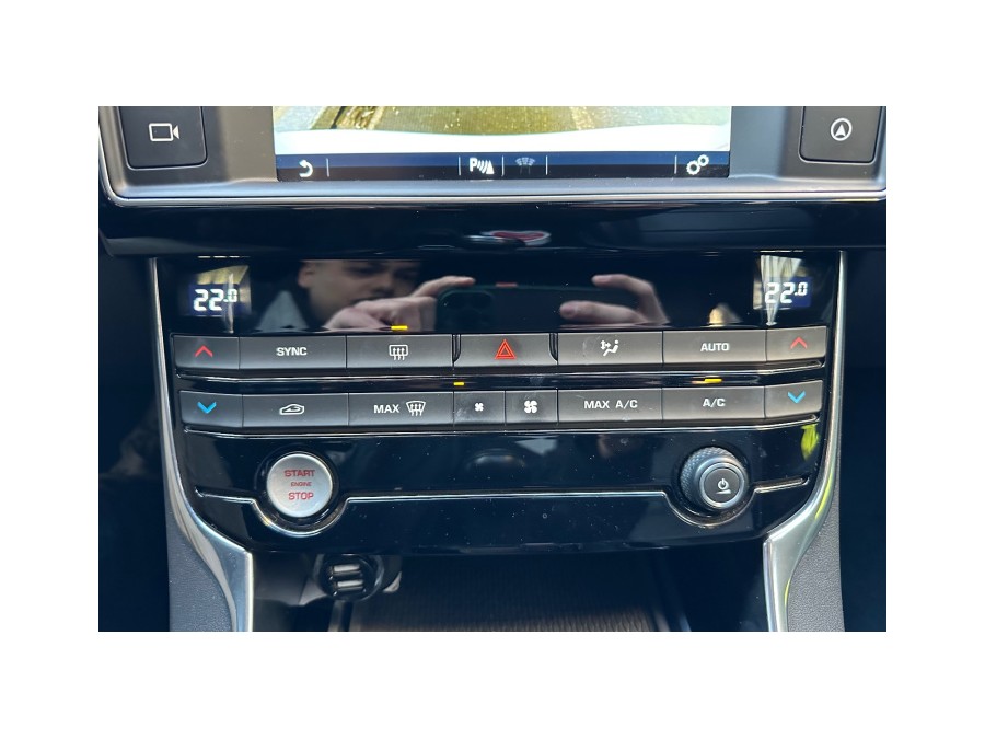 JAGUAR d'occasion XE 2.0L D 180 PURE BA de 2015 Paris 15 (75)﻿