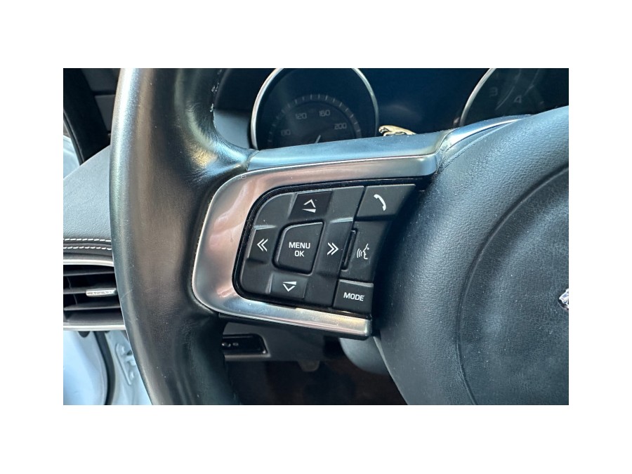 JAGUAR d'occasion XE 2.0L D 180 PURE BA de 2015 Paris 15 (75)﻿
