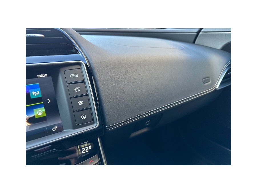 JAGUAR d'occasion XE 2.0L D 180 PURE BA de 2015 Paris 15 (75)﻿