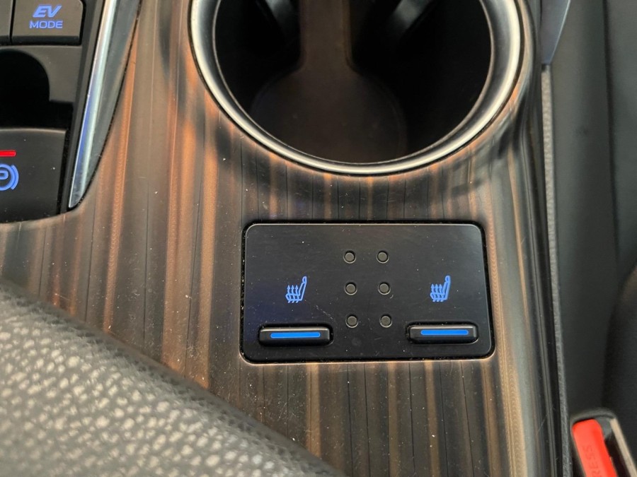 TOYOTA d'occasion CAMRY HYBRIDE 218 2WD DESIGN de 2019 Le Raincy (93)﻿