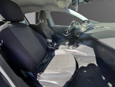 Peugeot 2008 1.2 puretech 82ch bvm5 style première main entretien complet occasion simplicicar la ciotat simplicicar...