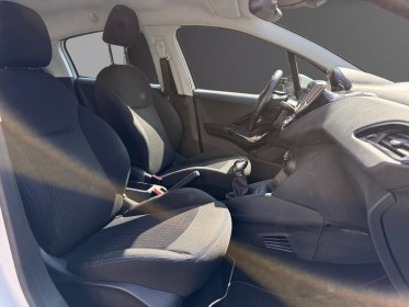 Peugeot 208 puretech 82ch ss bvm5 signature/couroie changÉe/camera de recul et radar de stationnement -garantie 12 mois...
