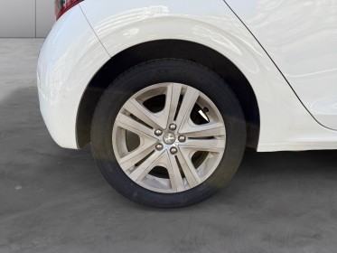 Peugeot 208 puretech 82ch ss bvm5 signature/couroie changÉe/camera de recul et radar de stationnement -garantie 12 mois...