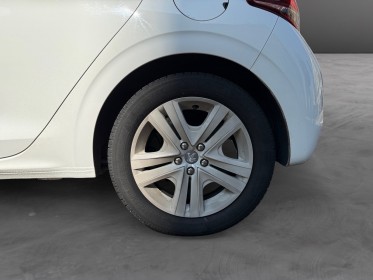 Peugeot 208 puretech 82ch ss bvm5 signature/couroie changÉe/camera de recul et radar de stationnement -garantie 12 mois...