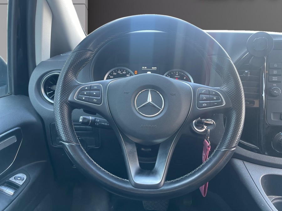 MERCEDES d'occasion VITO MIXTO LONG SELECT de 2022 Royan (17)﻿