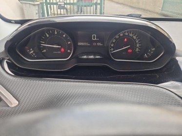 Peugeot 2008 1.6 bluehdi 75ch bvm5 style garantie 1 an ou 152 euros par mois occasion parc voitures beauvais simplicicar...