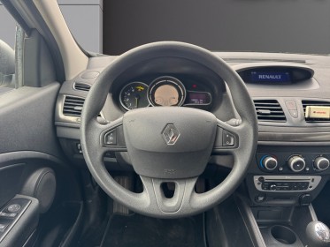 Renault megane iii berline dci 95 pépite occasion simplicicar lille  simplicicar simplicibike france