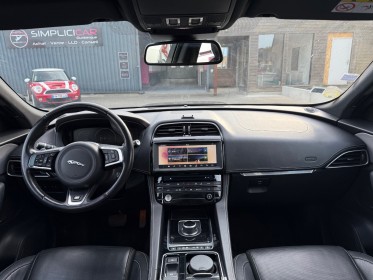 Jaguar f-pace 2.0 d - 240 ch awd bva8 r-sport / toit ouvrant panoramique / sièges chauffants / camera de recul occasion...