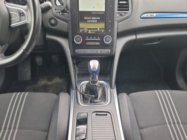 Renault megane iv berline blue dci 115 intens / garantie 12 mois minimum / occasion simplicicar pontarlier simplicicar...