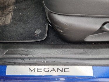 Renault megane iv berline blue dci 115 intens / garantie 12 mois minimum / occasion simplicicar pontarlier simplicicar...