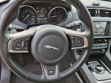 Jaguar f-pace 2.0 d - 180 ch  awd bva8 r-sport faible kilométrage garantie 12 mois occasion simplicicar charmes simplicicar...