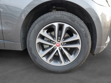 Jaguar f-pace 2.0 d - 180 ch  awd bva8 r-sport faible kilométrage garantie 12 mois occasion simplicicar charmes simplicicar...