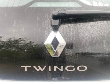 Renault twingo iii sce 65 ch equilibre entretien réseau renault garanti 12 mois occasion simplicicar royan simplicicar...
