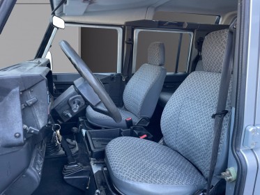Land rover defender td5 2l5 station wagon 9 places // clim / attelage / marche pied / entretien a jour / vitres arrieres......