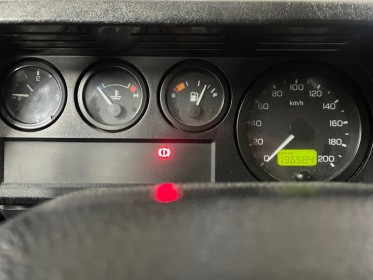 Land rover defender td5 2l5 station wagon 9 places // clim / attelage / marche pied / entretien a jour / vitres arrieres......
