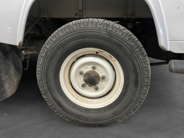 Land rover defender td5 2l5 station wagon 9 places // clim / attelage / marche pied / entretien a jour / vitres arrieres......
