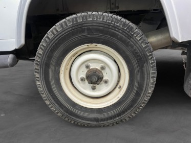 Land rover defender td5 2l5 station wagon 9 places // clim / attelage / marche pied / entretien a jour / vitres arrieres......
