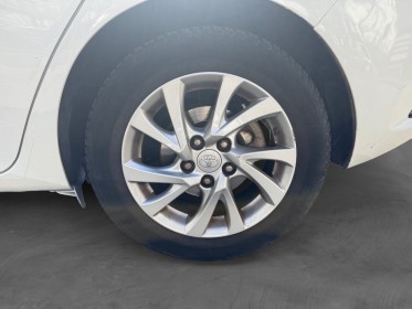 Toyota auris business hybride 136h design business/entretien toyota/garantie 12 mois occasion paris 17ème (75)(porte...