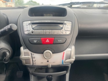 Peugeot 107 1,0 12v 68 ch trendy clim révisé  garanti 12 mois occasion simplicicar royan simplicicar simplicibike france