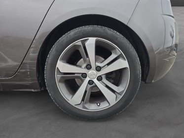 Peugeot 308 1.6 hdi 115ch. distri. moins de 40000kms - gps / clim. bi-zones / bluetooth / garantie 12 mois occasion avignon...