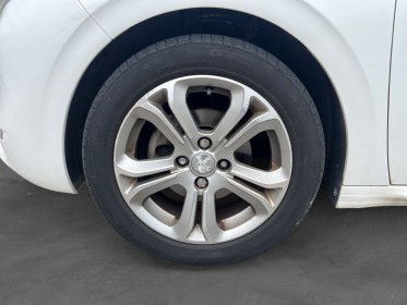 Peugeot 208 1.4 hdi 68ch fap bvm5 allure// bluetooth // rÉgulateur de vitesse // garantie possible occasion simplicicar...