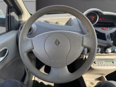 Renault twingo ii 1.2 lev 16v 75 eco2 initiale euro 5 occasion simplicicar rouen simplicicar simplicibike france