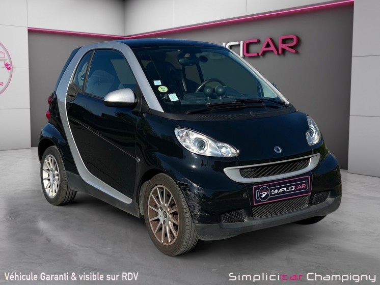 Smart fortwo coupe 71 passion - direction assisté - feux auto - rétroviseurs a réglage électrique occasion... Smart fortwo coupe 71 passion - direction assisté - feux auto - rétroviseurs a réglage électrique occasion...