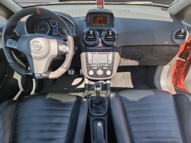 Opel corsa 1.6 turbo - 192 ch opc / sieges chauffants / toit ouvrant / garantie 12 mois minimum / occasion simplicicar...