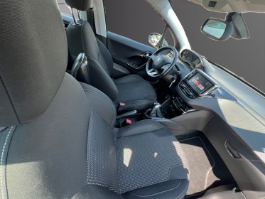 Peugeot 208 1.2 puretech 82ch bvm5 allure occasion avignon (84) simplicicar simplicibike france