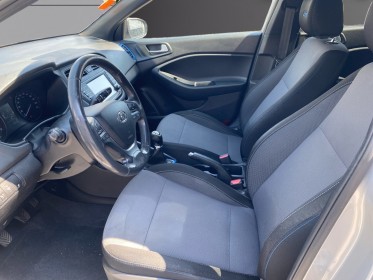 Hyundai i20 1.2 84 go! navi occasion simplicicar la ciotat simplicicar simplicibike france