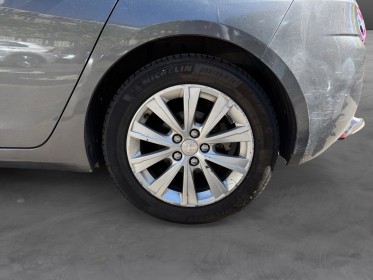 Peugeot 308 1.2 puretech 110ch ss bvm5 style/ courroie change/camÉra de recul / volant cuir occasion paris 17ème (75)(porte...