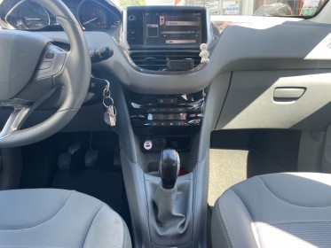 Peugeot 208 1.2 vti 82ch bvm5 allure, radar de recul, courroie changer, garantie 12 mois occasion simplicicar villejuif ...