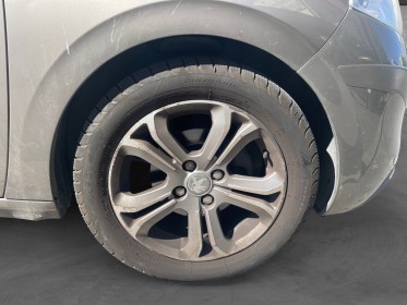 Peugeot 208 1.2 vti 82ch bvm5 allure, radar de recul, courroie changer, garantie 12 mois occasion simplicicar villejuif ...