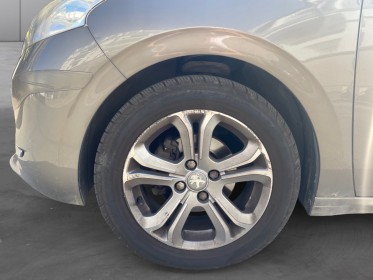 Peugeot 208 1.2 vti 82ch bvm5 allure, radar de recul, courroie changer, garantie 12 mois occasion simplicicar villejuif ...