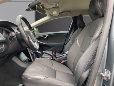 Volvo v40 cross country d2 120 momentum geartronic a occasion simplicicar rennes simplicicar simplicibike france