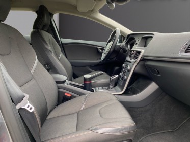Volvo v40 cross country d2 120 momentum geartronic a occasion simplicicar rennes simplicicar simplicibike france